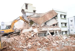  அரசு மருத்துவமனைக்கு புதிய கட்டடம்;  பழைய கட்டடம் அகற்றும் பணி தீவிரம்