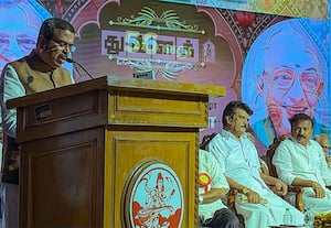 தாய்மொழி வழி கல்வி பயில்வோர் எண்ணிக்கை தமிழகத்தில் குறைந்து வருகிறது: தர்மேந்திர பிரதான்