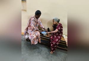  மூதாட்டிக்கு நேரில் பொங்கல் பரிசு தொகை