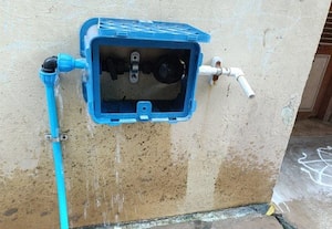  குடிநீர் குழாய்கள், மீட்டர் பெட்டி சேதம்