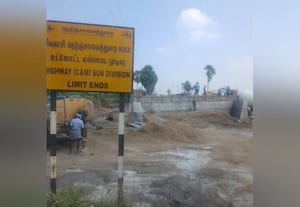  தினமலர் செய்தி எதிரொலி :  சல்வார் பட்டியில் சிற்றாறு தரைப்பாலம் மேம் பாலமாக கட்டும் பணி தீவிரம்