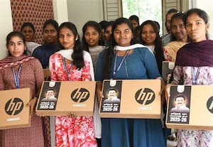  எல்.ஆர்.ஜி. அரசு கல்லுாரி மாணவியருக்கு லேப்டாப்