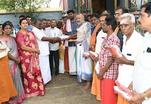  பொங்கலுக்கு அர்ச்சகர்களுக்கு புத்தாடை