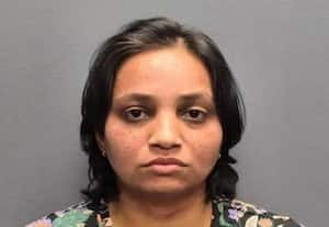  அமெரிக்காவில் 2 மகன்கள் கொலை இந்திய வம்சாவளி தாய் கைது