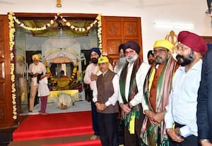  'ஜாதி, மத பேதமின்றி மக்கள் சேவை செய்தவர் குருநானக்'