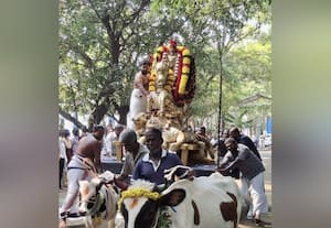  பரிவேட்டை குதிரை வாகனத்தில் எழுந்தருளிய மலையப்பசுவாமி