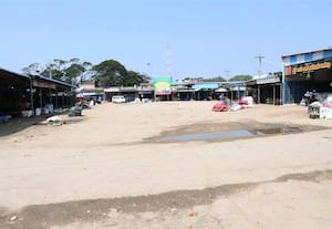  பொங்கல் விடுமுறையால் வெறிச்சோடிய நகராட்சி சந்தை