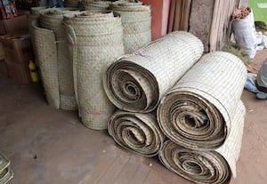  பிளாஸ்டிக் பயன்பாட்டிற்கு மாற்றாக பயன்படும் பனை ஓலை பாய்கள் வெளி மாவட்டங்களுக்கு செல்கிறது