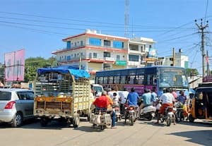  வேடசந்துார் ஆத்துமேடு பகுதியில் நெரிசல் சிக்னல் இன்றி வாகன ஓட்டிகள் அவதி