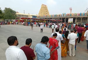  ஏகாம்பரநாதர் கோவிலில் வெயிலில் நிற்கும் பக்தர்களுக்கு பந்தல் அமைக்க கோரிக்கை