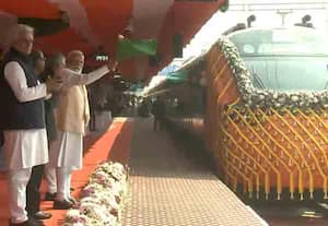 முதல் வந்தே பாரத் ஸ்லீப்பர் ரயில் சேவையை துவக்கி வைத்தார் பிரதமர் மோடி