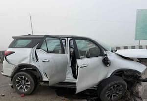 பாதையை மறைத்த அடர்பனியால் கோரம்; பஞ்சாபில் சாலை தடுப்பில் கார் மோதி 5 பேர் பலி