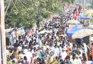  படம் மட்டும் ஆல்கொண்டமாலனுக்கு நாள் முழுக்க பாலபிஷேகம்