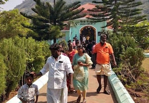  பென்னிகுவிக் மணிமண்டபத்தில் விடுமுறையால் குவிந்த மக்கள் - அடிப்படை வசதிகள் இன்றி தவிப்பு