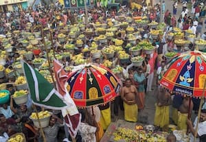  விவசாயம் செழிக்க வாழைப்பழங்கள் சூறை விழா
