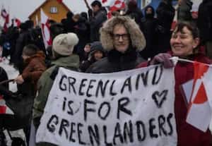 நாட்டை கைப்பற்ற டிரம்ப் தீவிரம்; எதிர்ப்பு தெரிவித்து கிரீன்லாந்து மக்கள் போராட்டம்