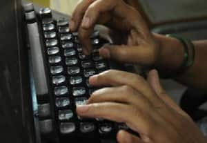  சுருக்கெழுத்து தேர்வு தேதியை மாற்றி அமைக்க கோரிக்கை