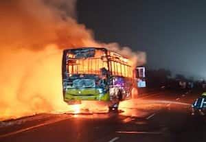  தீப்பிடித்து எரிந்த அரசு பஸ் உயிர் தப்பிய 76 பயணிகள்