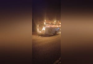  ஆம்னி பஸ்சில் திடீர் தீ பயணியர் உயிர் தப்பினர்