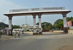  ரயில் நிலையம் விரிவாக்கம் செய்தும் பஸ் வசதியின்றி பயணிகள் பாதிப்பு