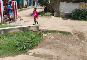  சிங்கபெருமாள் கோவிலில் சிறு பாலத்தை துார்வார வலியுறுத்தல்