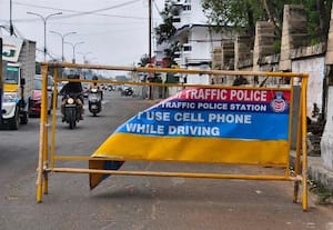  சேதமடைந்த இரும்பு தடுப்புகளால் இ.சி.ஆரில் தொடரும் விபத்துகள்