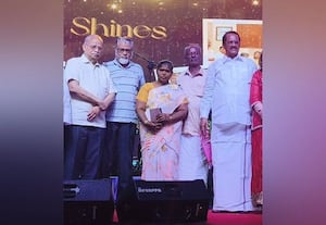  துாய்மை பணியாளர் பத்மாவுக்கு ரூ.1.25 லட்சம் வழங்கி கவுரவிப்பு