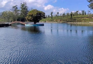  பயன்பாட்டுக்கு வராத படகு இல்லம் சுற்றுலா பயணியர் ஏமாற்றம்