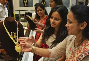 தங்கம் விலை ஒரே நாளில் சவரனுக்கு ரூ.1,360 அதிகரிப்பு; வெள்ளி விலையும் புதிய உச்சம்