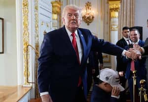 கிரீன்லாந்து மீது டென்மார்க் நாட்டுக்கு என்ன உரிமை இருக்கிறது; கேட்கிறார் அதிபர் டிரம்ப்