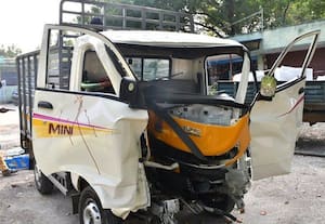  பாலத்தில் லோடு வேன் மோதியதில் 3 பேர் பலி