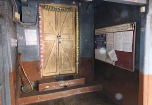  மதுவிலக்கு பிரிவு போலீசார் 3 பேர் ஆயுதப்படைக்கு மாற்றம்