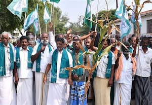  மக்காச்சோள கொள்முதல் நிலையம் அமைக்கக்கோரி விவசாயிகள் ஆர்ப்பாட்டம்