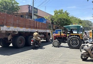  சிவகாசியில் செயல்படாத டிராபிக் சிக்னல்களால் நெருக்கடி