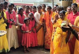  மாலை அணிந்த செவ்வாடை பக்தர்கள்