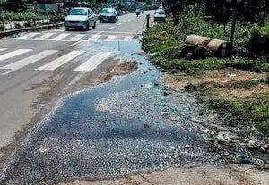  விபத்துக்களில் சிக்கும் பாதயாத்திரை பக்தர்கள்;  ரோடு வரை கழிவுநீர் தேங்குவதால் அவதி