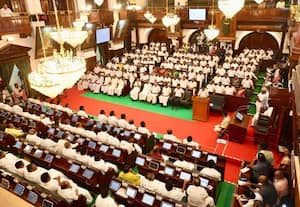 தமிழக சட்டசபை கூட்டத்தொடர்; உரையை வாசிக்காமல் வெளியேறினார் கவர்னர்