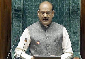 இருக்கையில் அமர்ந்த பின்னரே வருகைப்பதிவு: எம்.பி.,க்களுக்கு கடிவாளம்