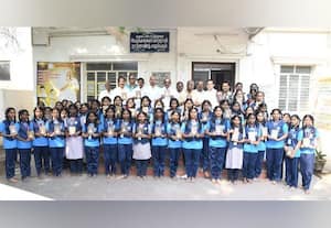  திருவள்ளுவர் சிலைக்கு மாலை அணிவிப்பு