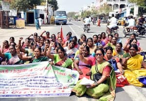  சத்துணவு ஊழியர் சங்கத்தினர் மறியல் கள்ளக்குறிச்சி, விழுப்புரத்தில் 250 பேர் கைது