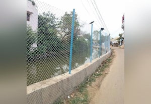  நிலையூர் கால்வாயில் இரும்பு வலை அமைப்பு