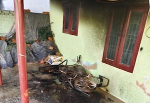  போதையில் தன் பைக்கை எரித்த வாலிபர்