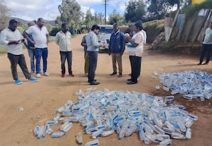 மாநில எல்லையில் 'பிளாஸ்டிக்' கண்காணிப்பு பணியில்... ﻿ தொடர் தொய்வு! சுற்றுலா வாகனங்களில் தாராளமாய் வரும் குடிநீர் பாட்டில்