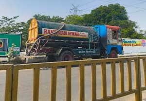 வீடுகளிலிருந்து கழிவுநீரை எடுத்து நீர்வழித்தடத்தில் வெளியேற்றி... அட்டகாசம்:லாரி உரிமையாளர்கள் 'சிண்டிகேட்' அமைத்து கட்டண கொள்ளை ;அரசியல் பின்புலத்தில் தொழில் நடப்பதால் அதிகாரிகள் 'கப்சிப்'