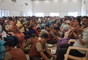  லதாங்கி வித்யா மந்திர் பள்ளியில் பெற்றோருக்கு பாத பூஜை