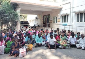  பழங்குடியினர் தர்ணா போராட்டம்