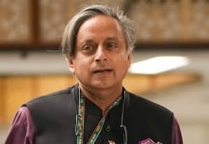 ராகுல் பங்கேற்ற நிகழ்ச்சியில் அவமதிப்பு: காங்., கூட்டத்தை புறக்கணித்தார் சசி தரூர்