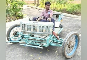 ரூ.50 செலவில் 100 கி.மீ., வாகனத்தில் செல்லும் வசதி: பள்ளி மாணவர் உருவாக்கிய  மூன்று சக்கர வாகனம்