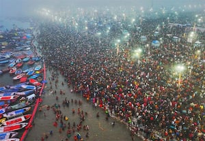  வசந்த பஞ்சமி நாளில் கங்கையில் புனித நீராடிய 1 கோடி பக்தர்கள்