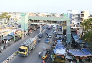  பயனுக்கு வராத நடை மேம்பாலம் மாற்றி அமைக்கும் திட்டமும் வரவில்லை